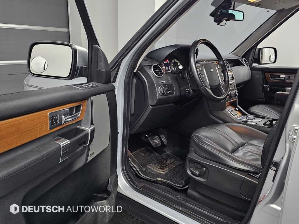 Land Rover Discovery — photo 11