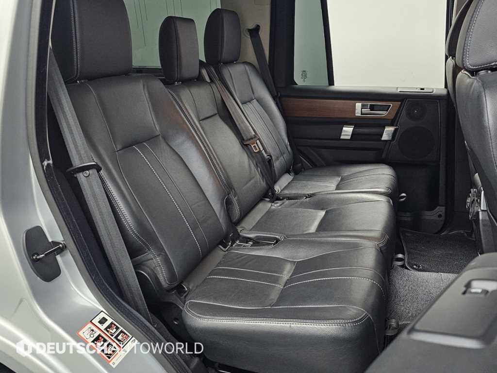 Land Rover Discovery — photo 12