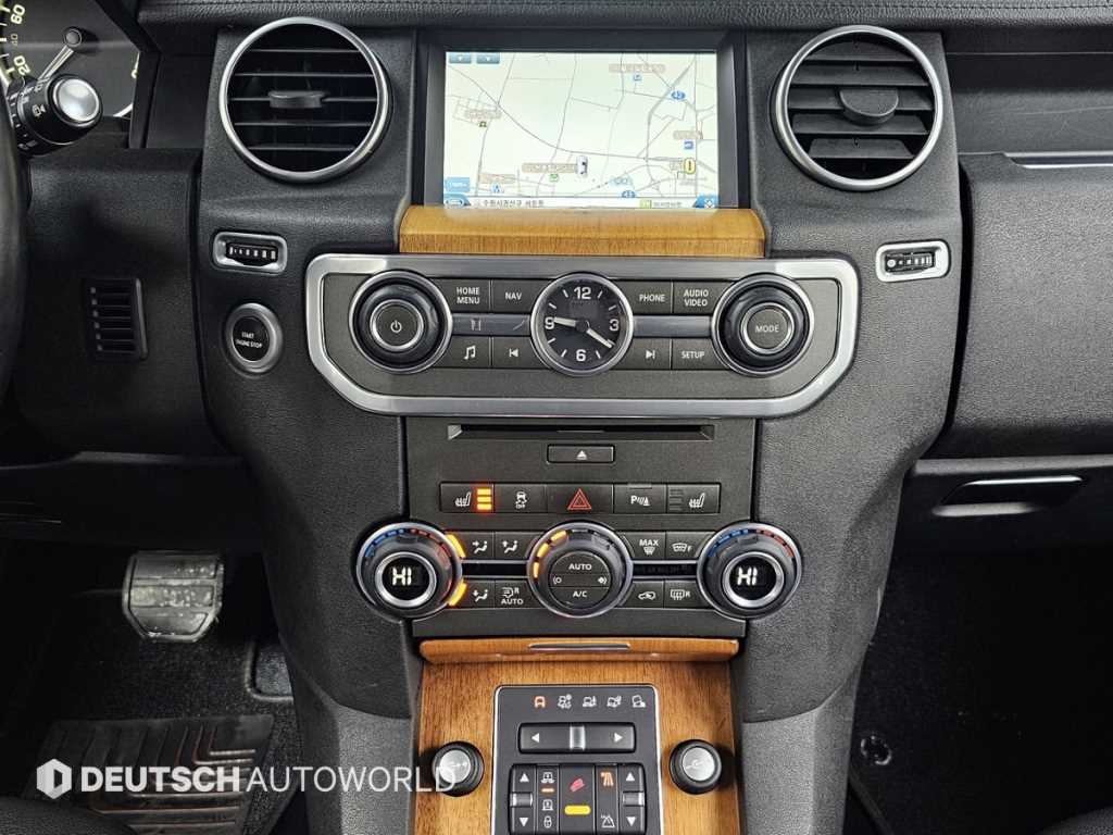 Land Rover Discovery — photo 14
