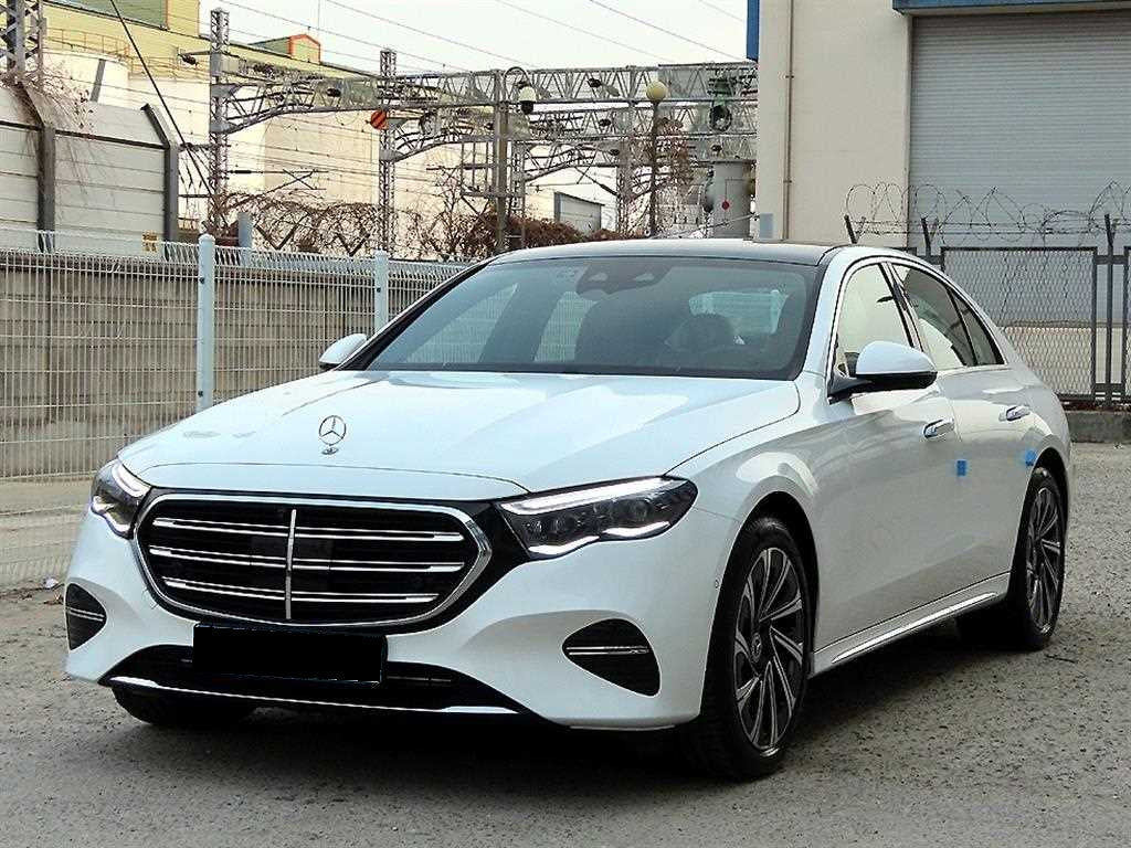 Mercedes-Benz E-Class — photo 02