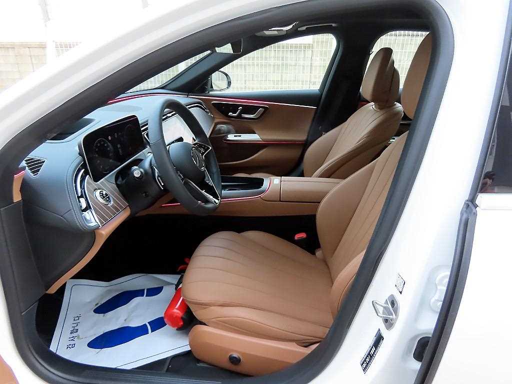 Mercedes-Benz E-Class — photo 05