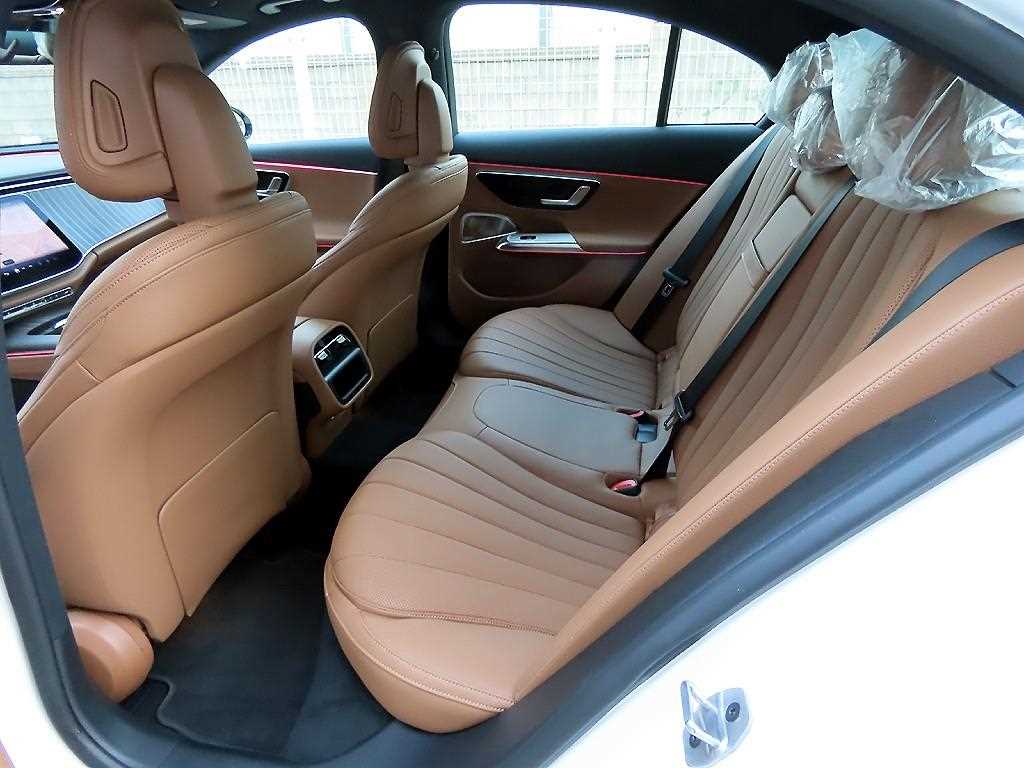 Mercedes-Benz E-Class — photo 06