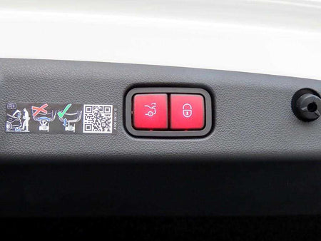 Mercedes-Benz E-Class — photo 16