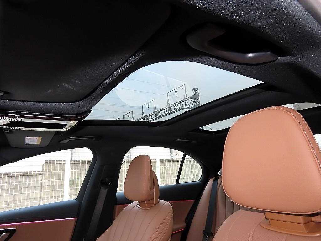 Mercedes-Benz E-Class — photo 17