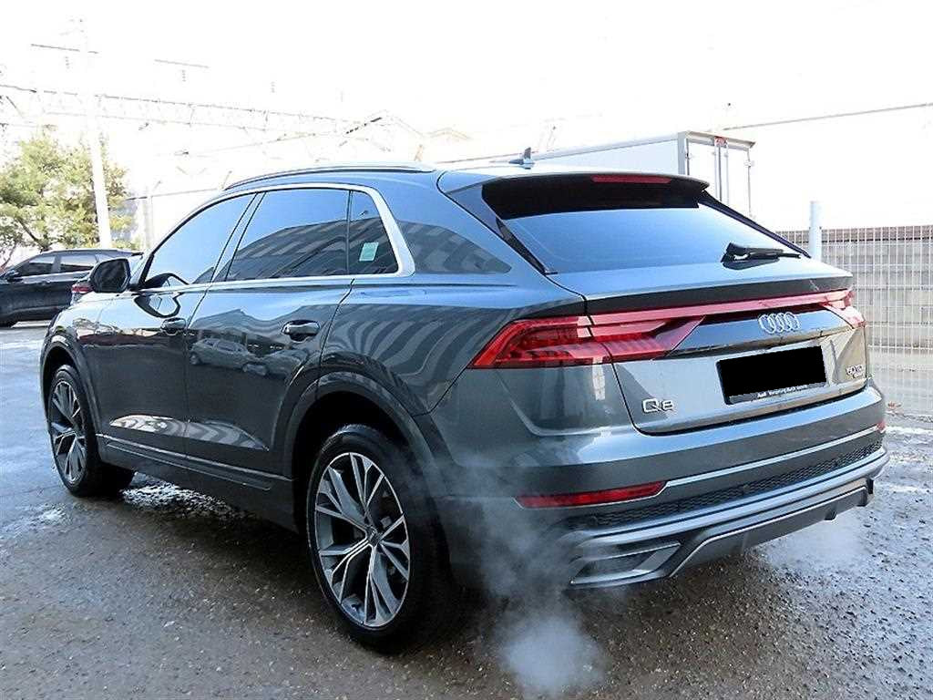 Audi Q8 — photo 03