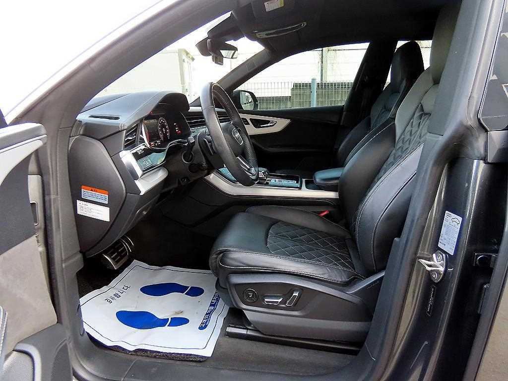 Audi Q8 — photo 05