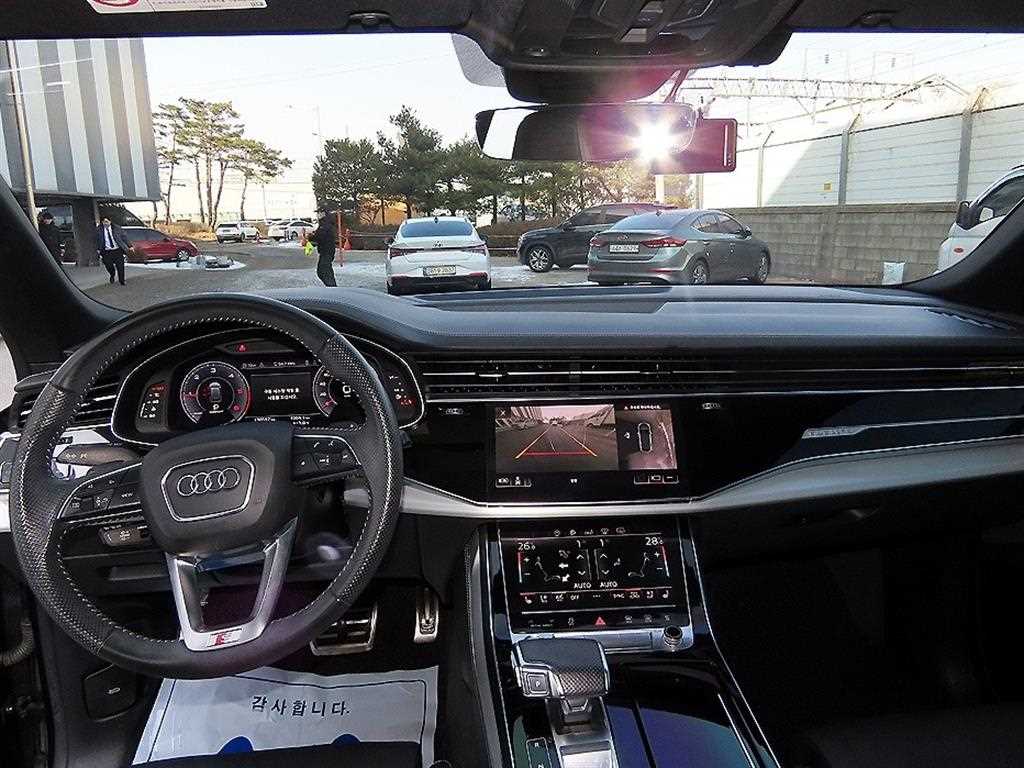 Audi Q8 — photo 07