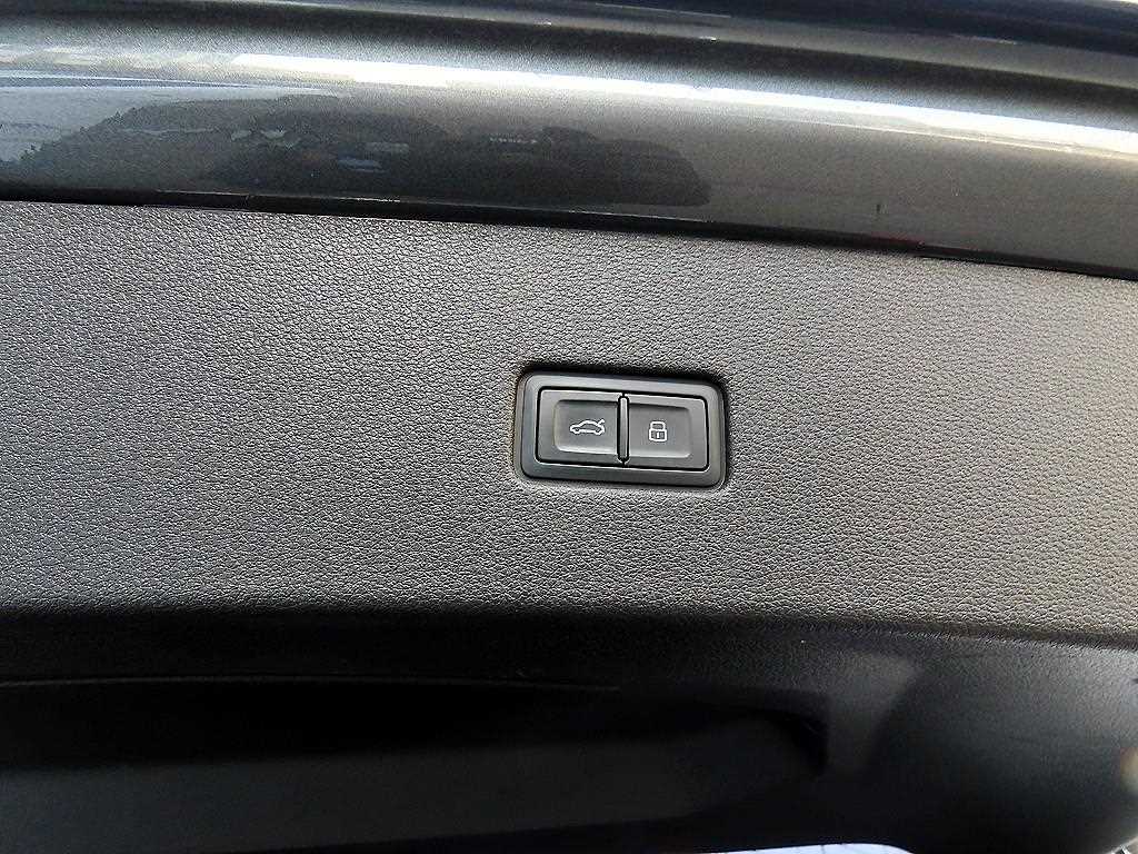 Audi Q8 — photo 16