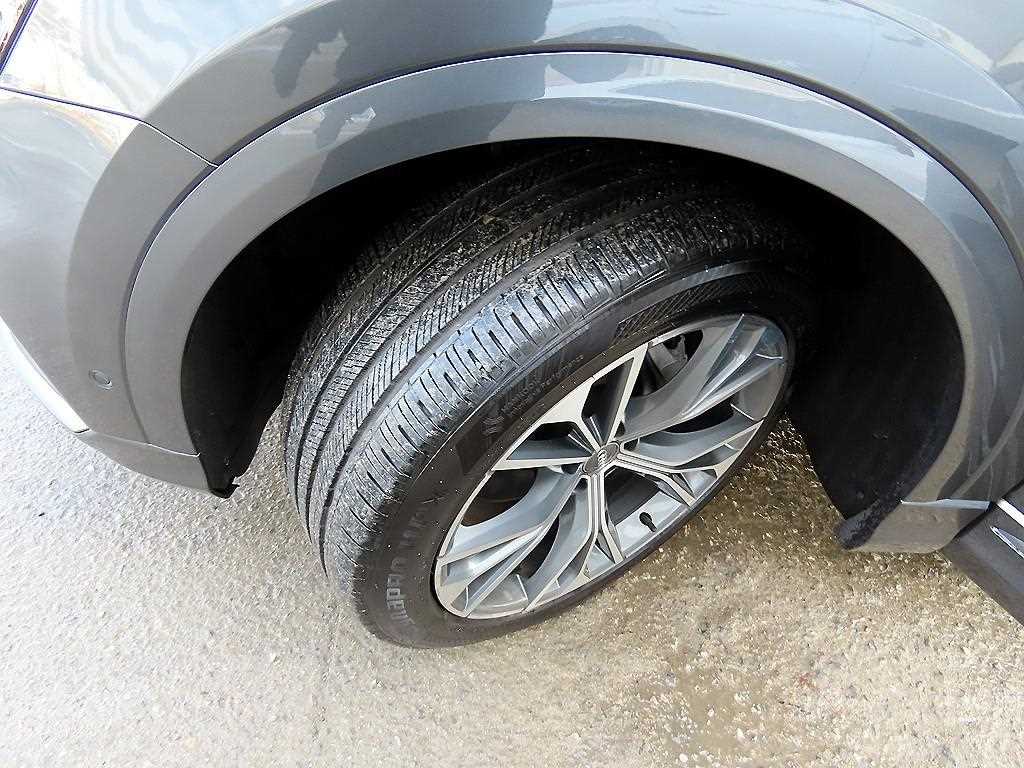 Audi Q8 — photo 20