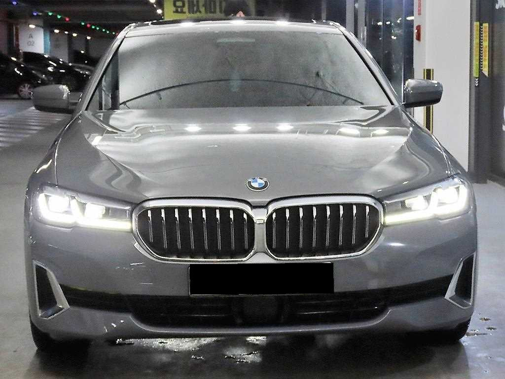 BMW 5-Series — photo 02