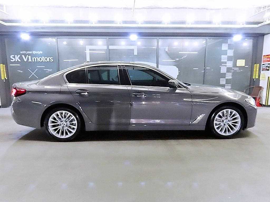 BMW 5-Series — photo 03