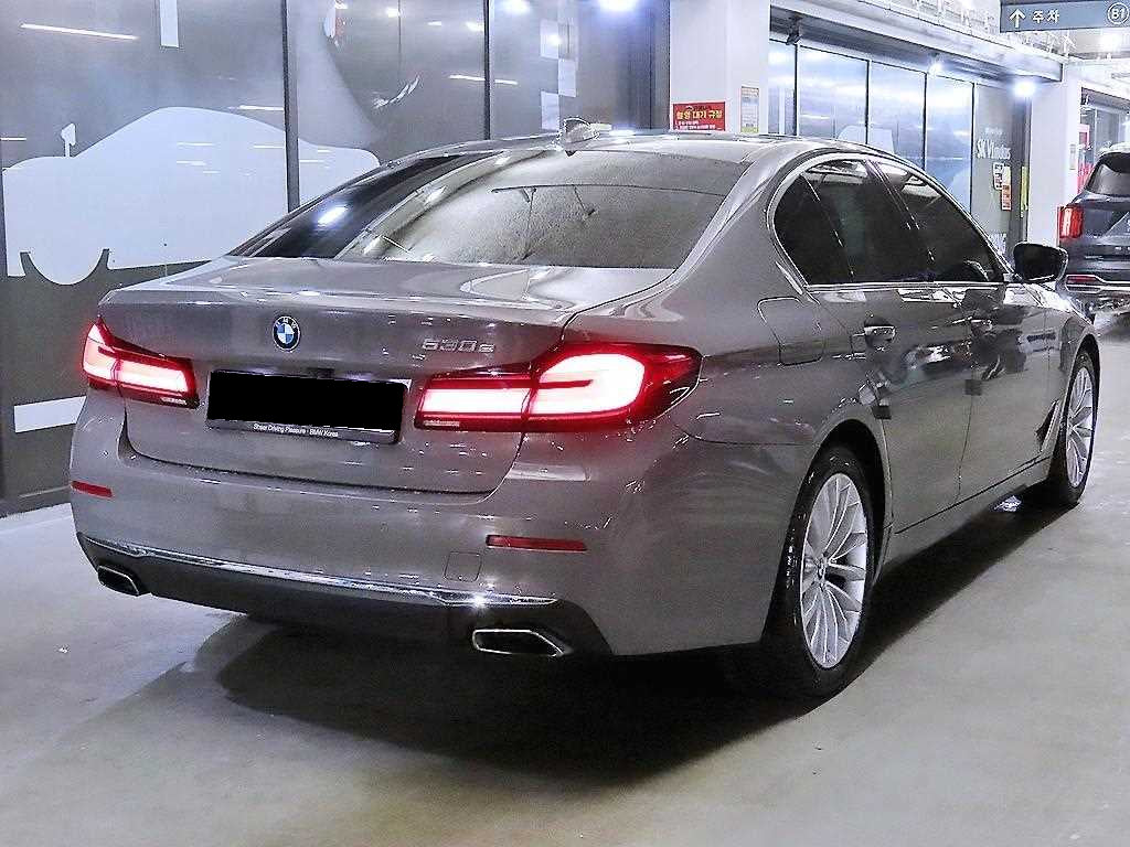 BMW 5-Series — photo 04