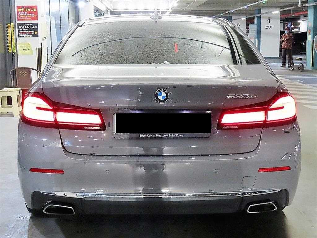 BMW 5-Series — photo 05