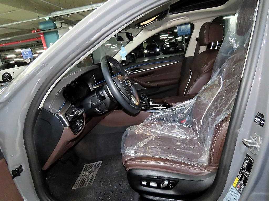 BMW 5-Series — photo 06