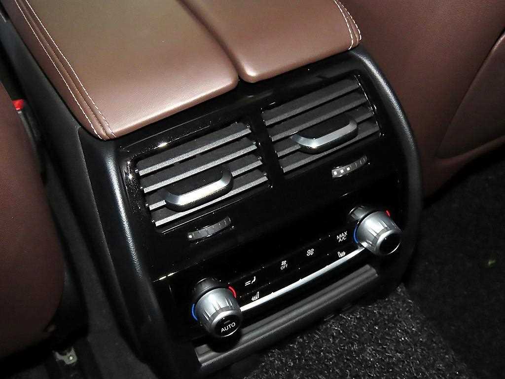BMW 5-Series — photo 13