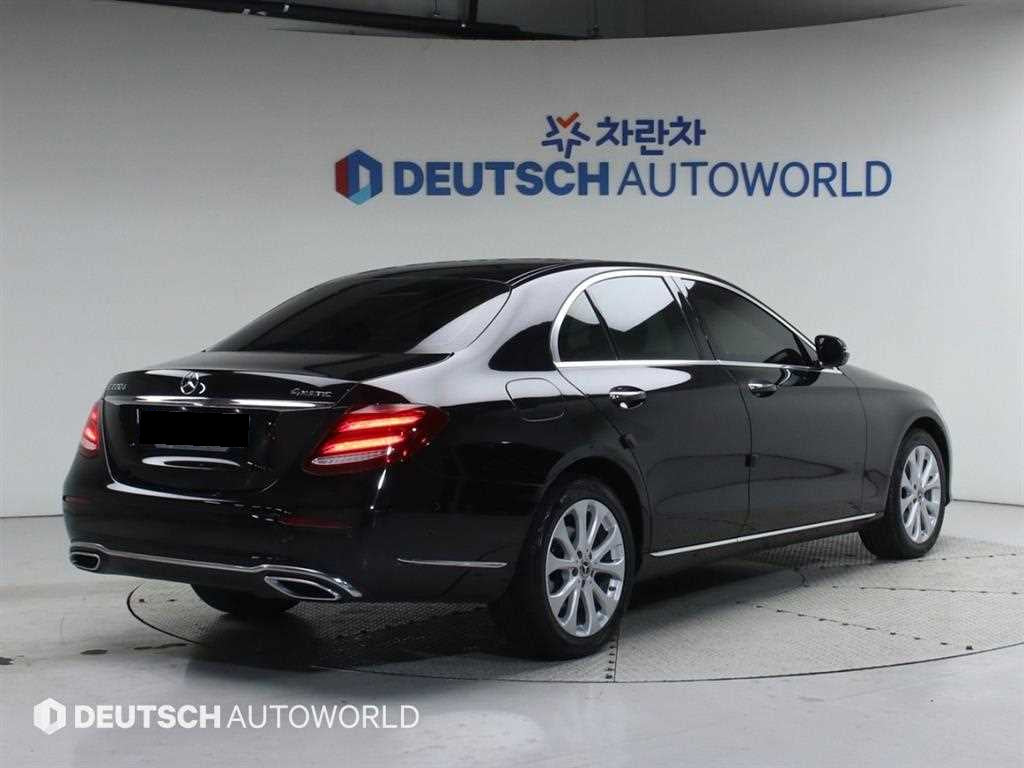 Mercedes-Benz E-Class — photo 02
