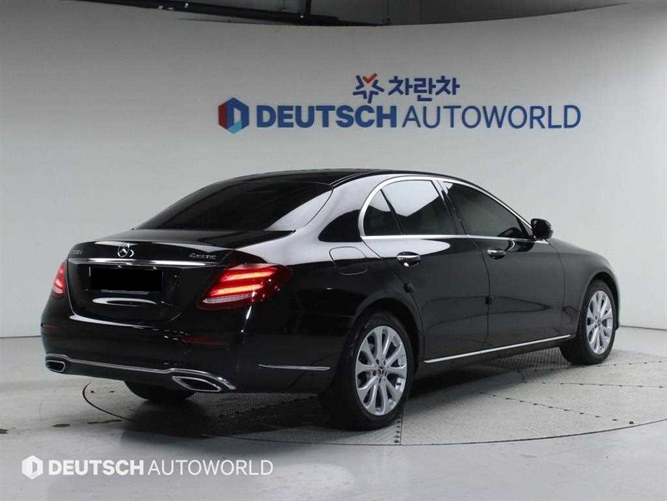 Mercedes-Benz E-Class — photo 02