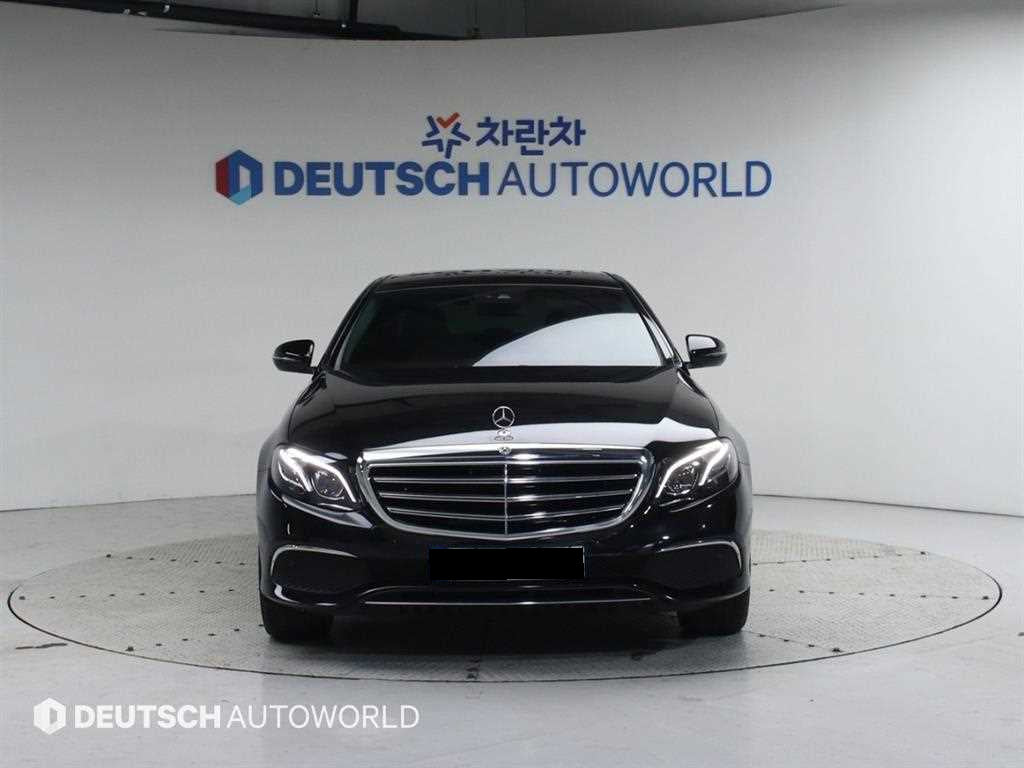Mercedes-Benz E-Class — photo 03