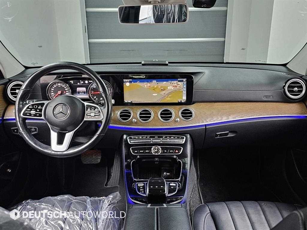 Mercedes-Benz E-Class — photo 07