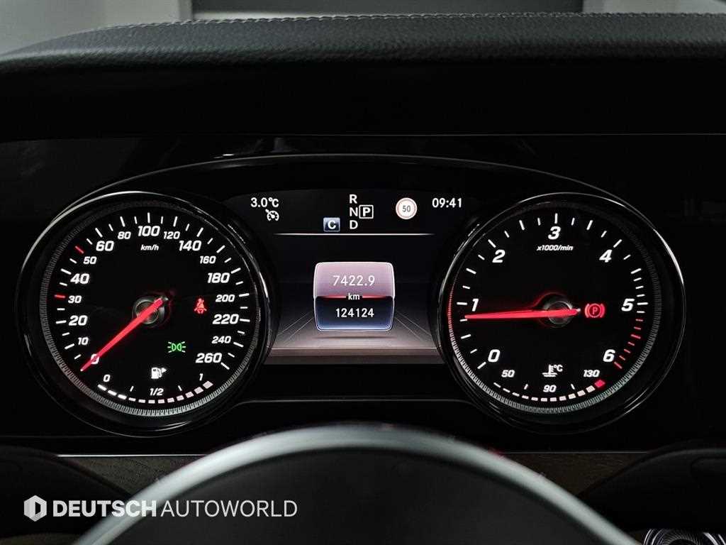 Mercedes-Benz E-Class — photo 08
