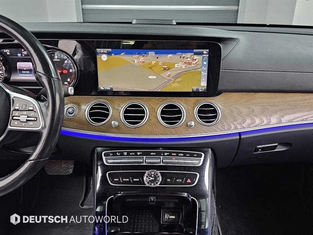 Mercedes-Benz E-Class — photo 14