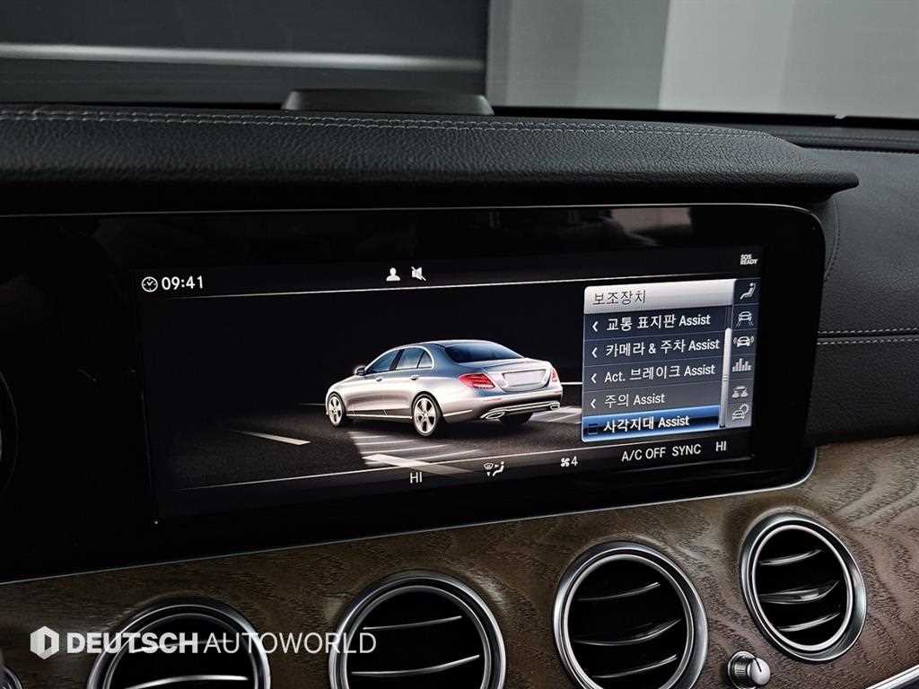 Mercedes-Benz E-Class — photo 17