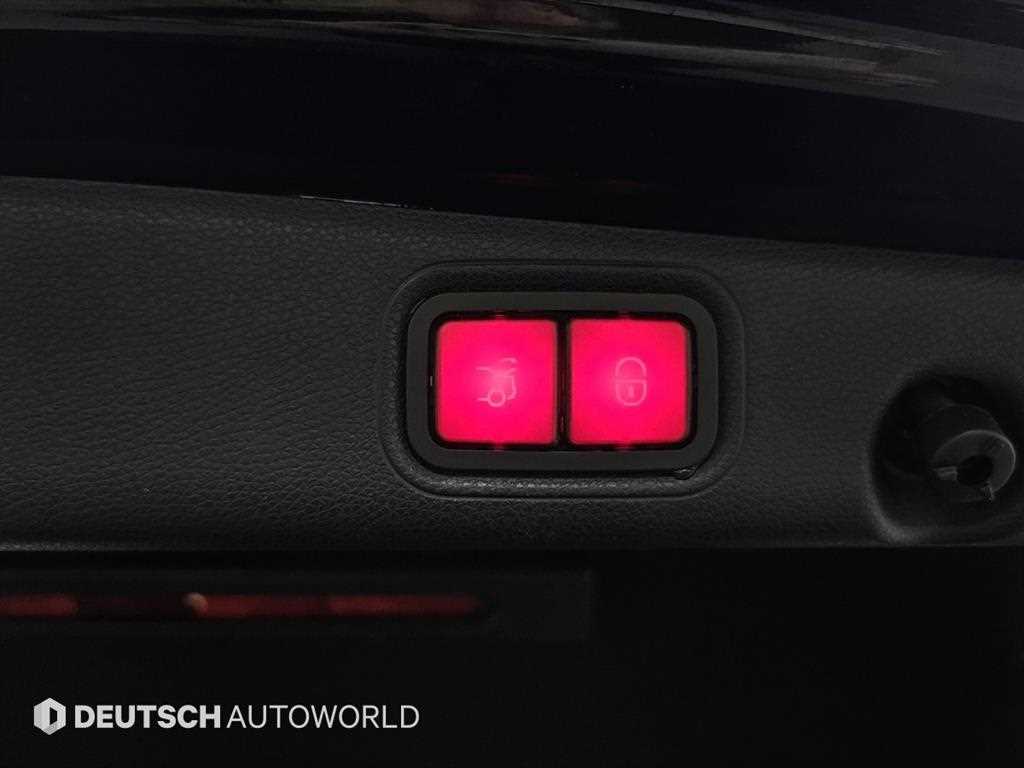 Mercedes-Benz E-Class — photo 20