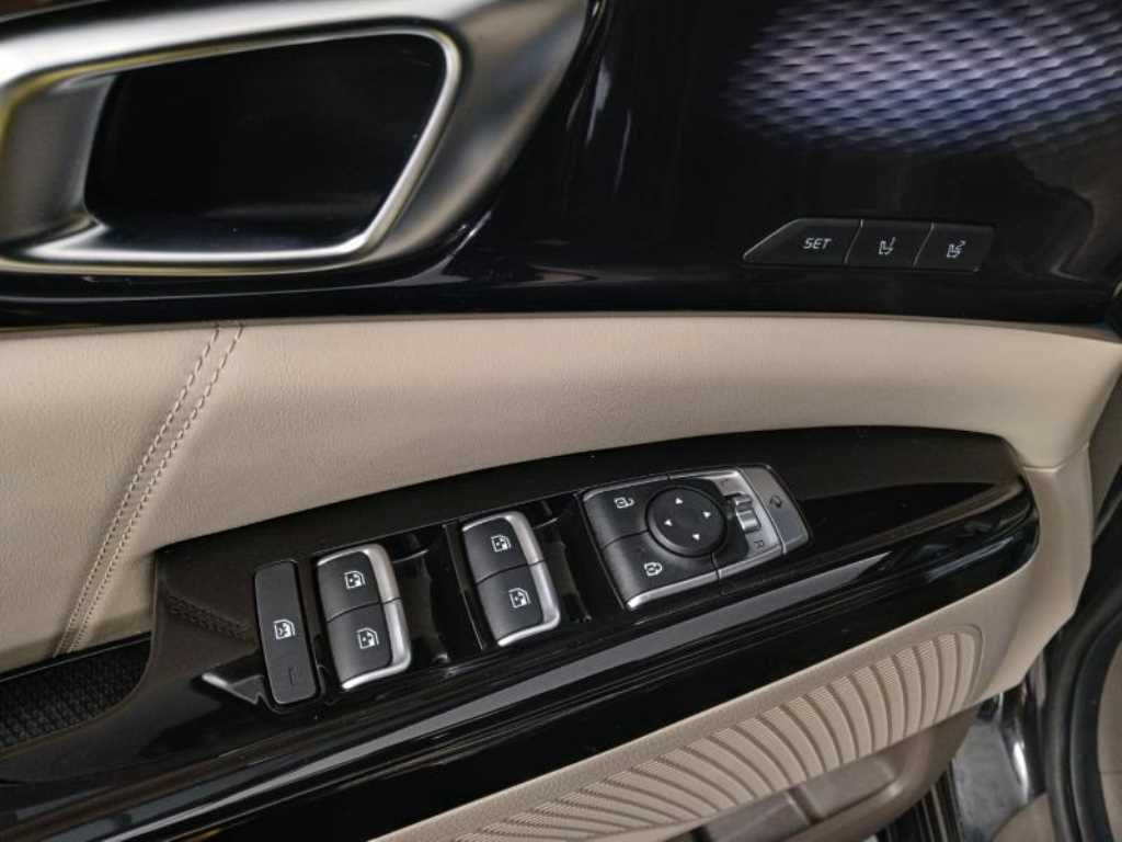 Kia Carnival — photo 09