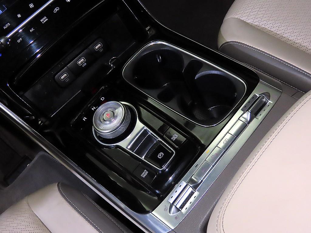 Kia Carnival — photo 12