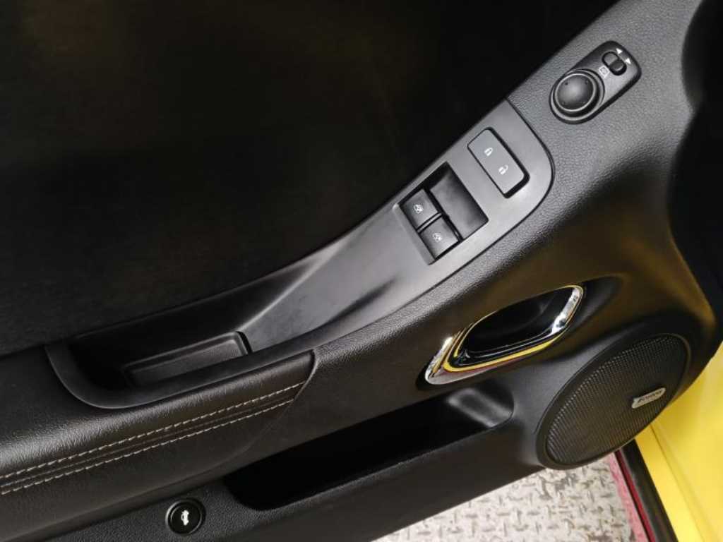 CHEVROLET Camaro — photo 09