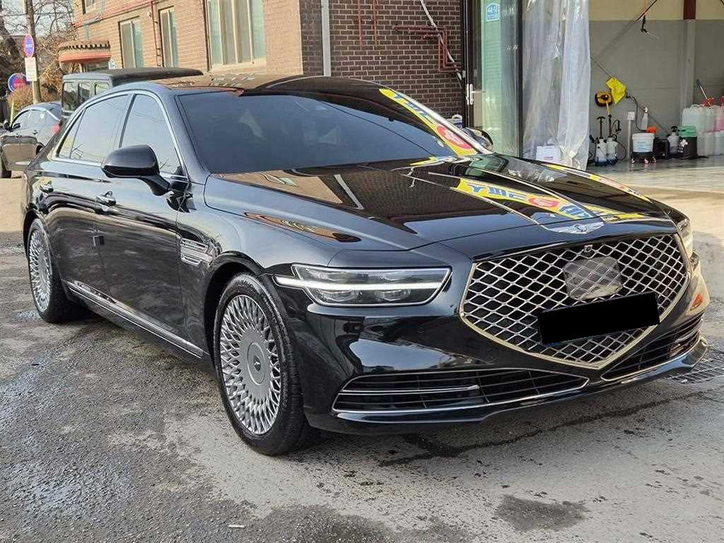 Genesis G90 — photo 01