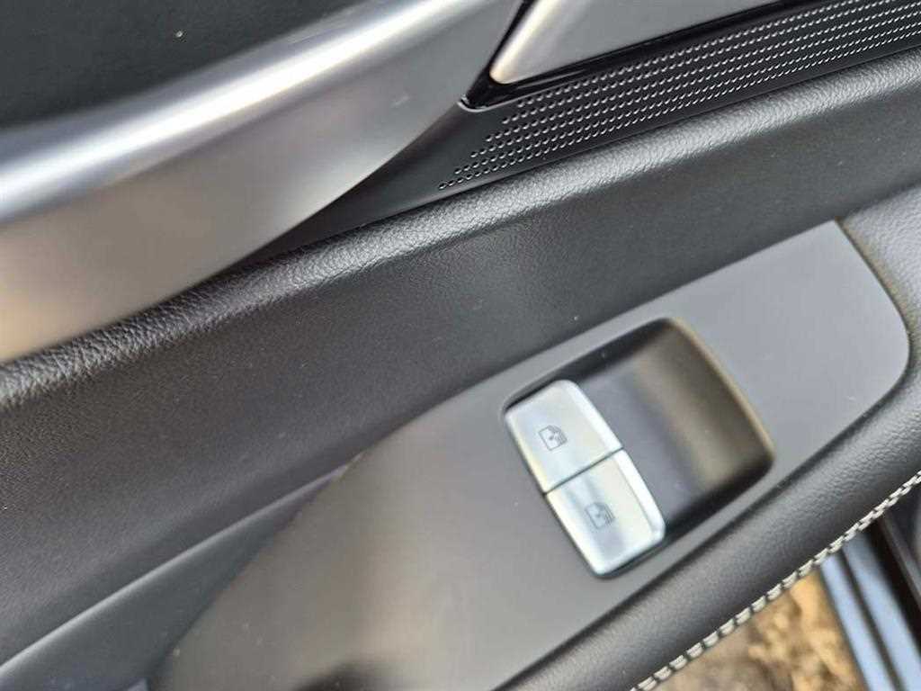 Genesis G90 — photo 16