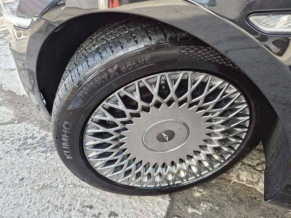 Genesis G90 — photo 20