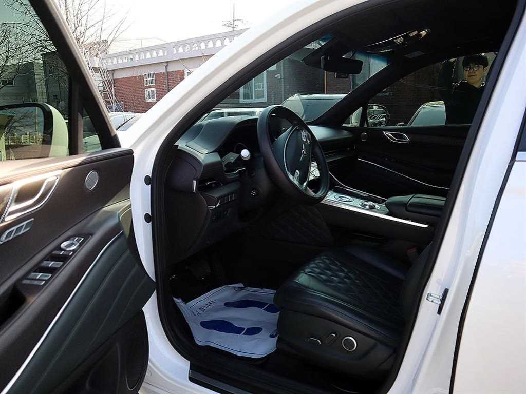 Genesis GV80 — photo 06