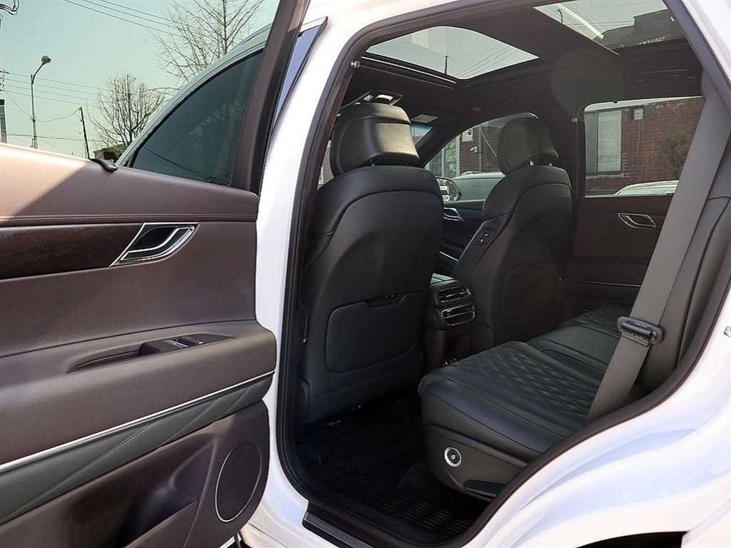 Genesis GV80 — photo 07