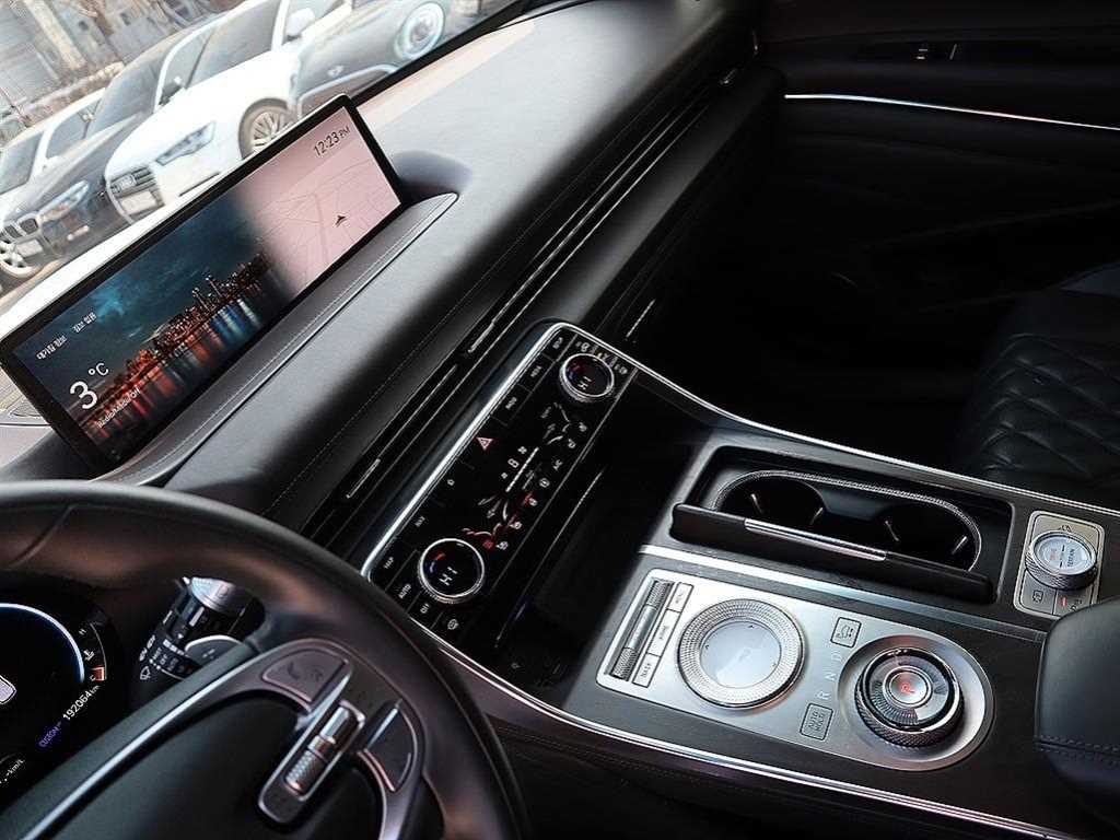 Genesis GV80 — photo 10