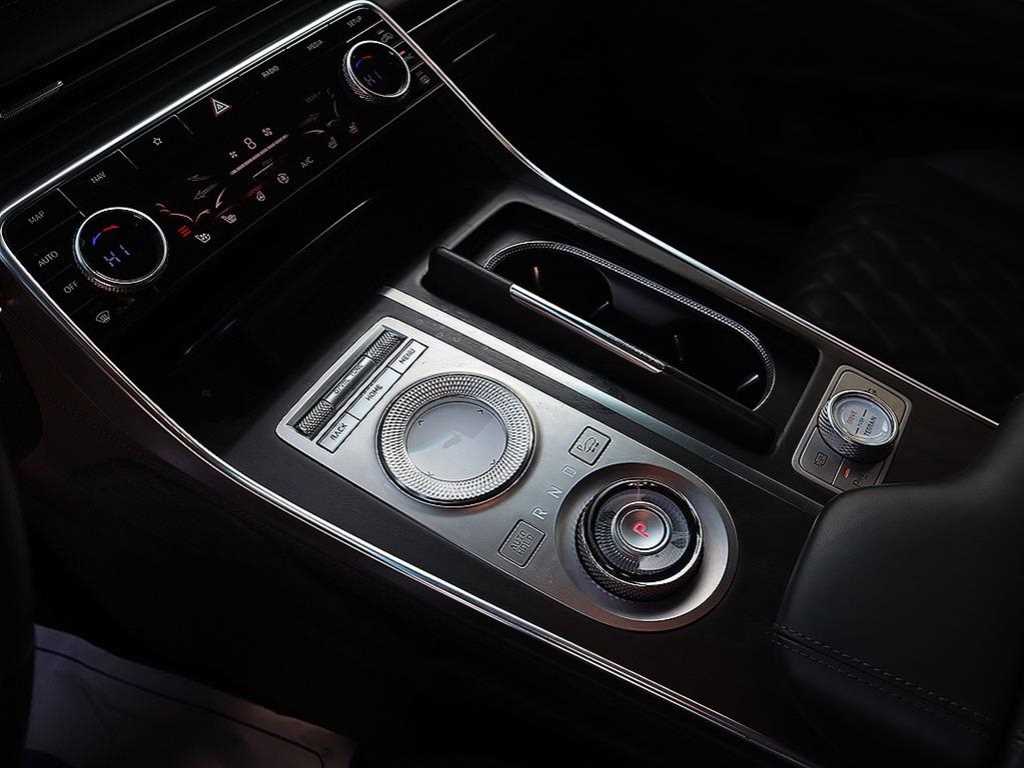 Genesis GV80 — photo 12