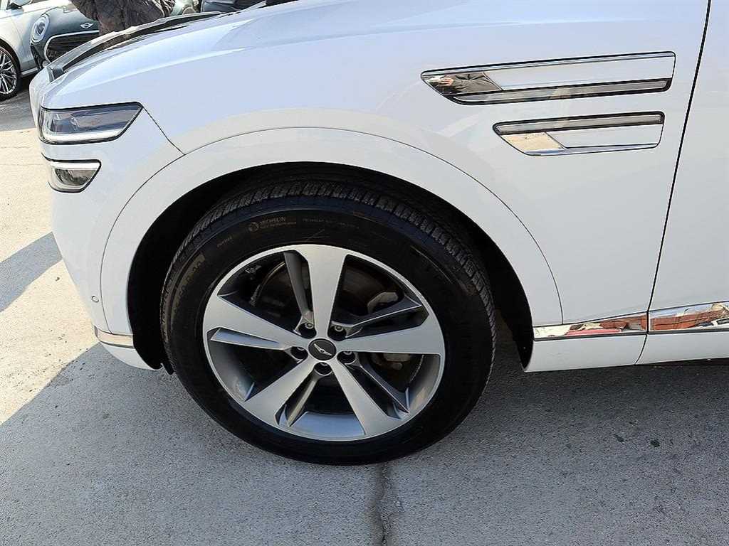 Genesis GV80 — photo 18