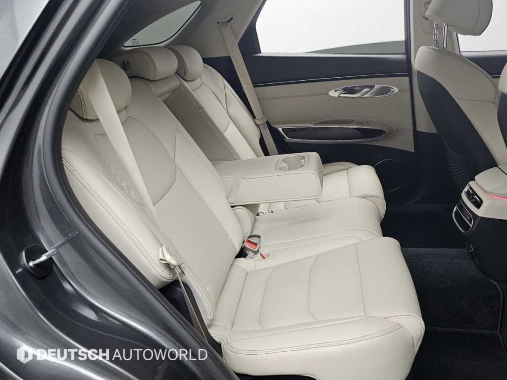 Genesis GV70 — photo 12