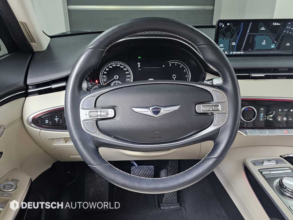 Genesis GV70 — photo 13
