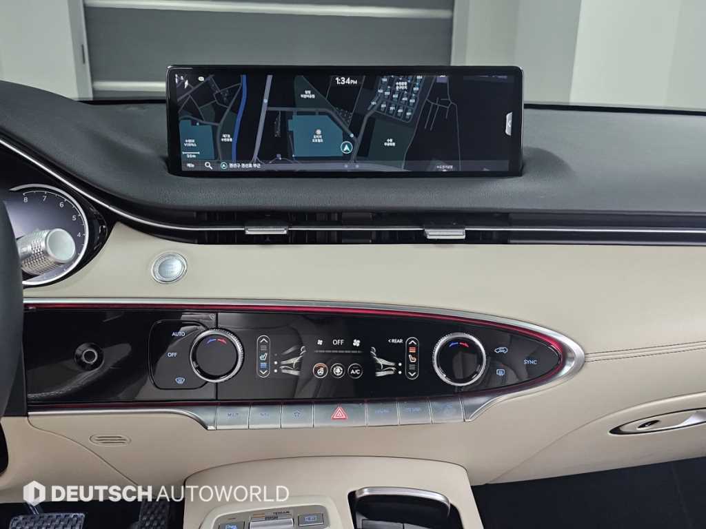 Genesis GV70 — photo 14
