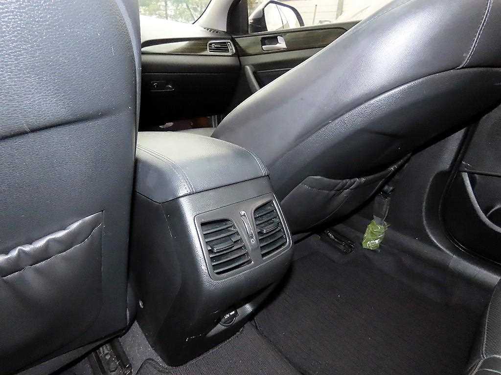 Hyundai Sonata — photo 16