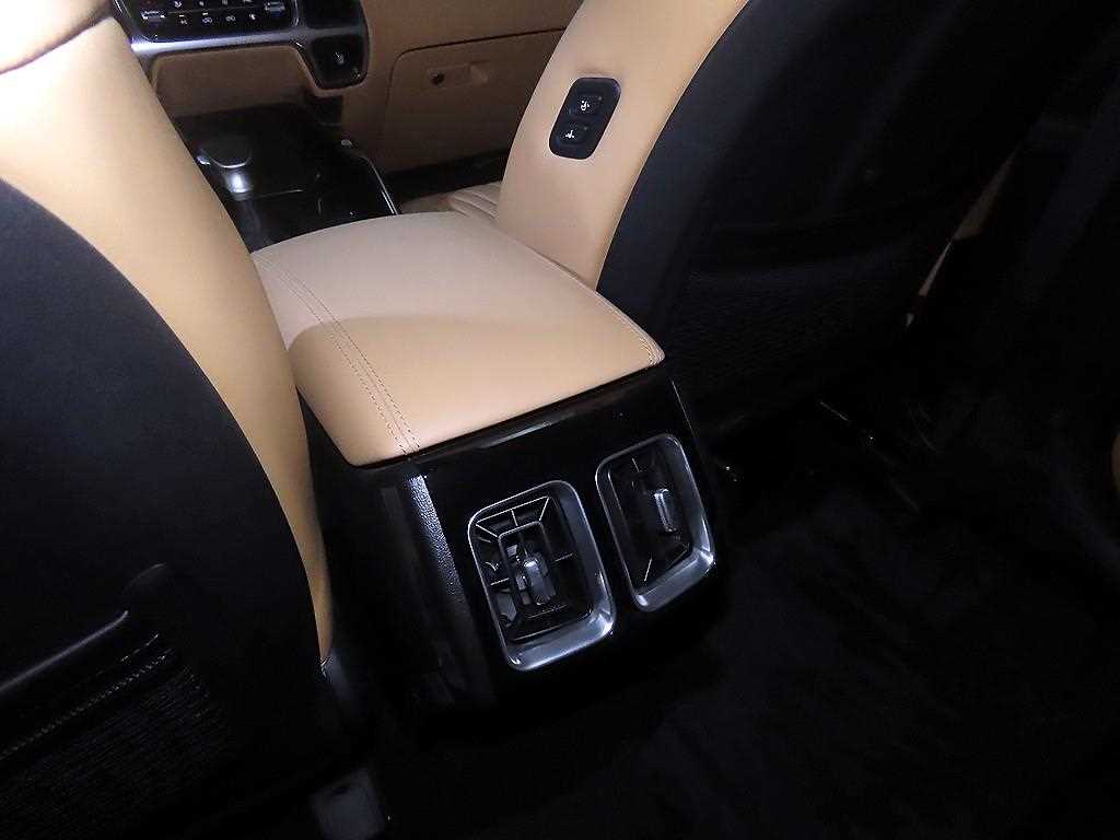 Kia Sorento — photo 16