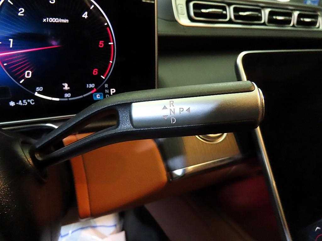 Mercedes-Benz S-Class — photo 12