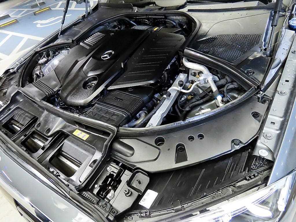 Mercedes-Benz S-Class — photo 19