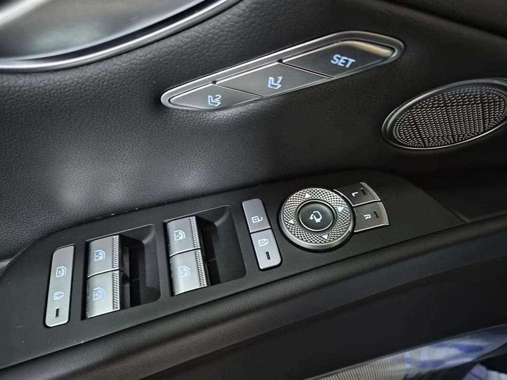 Genesis G80 — photo 11