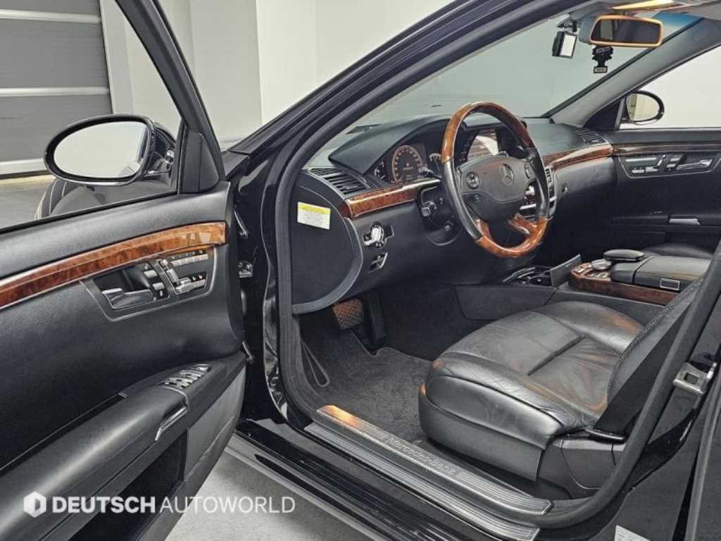 Mercedes-Benz S-Class — photo 11