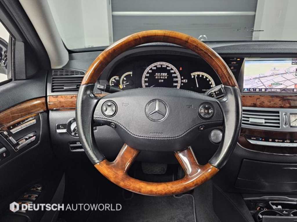 Mercedes-Benz S-Class — photo 13