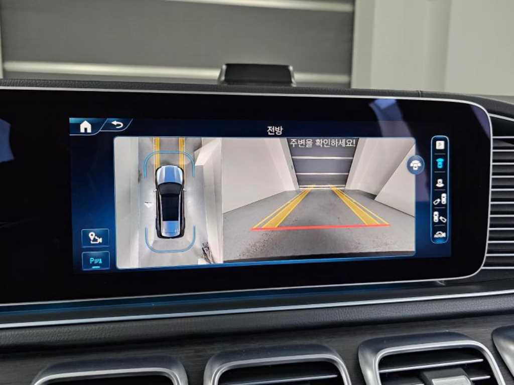 Mercedes-Benz GLS-Class — photo 15