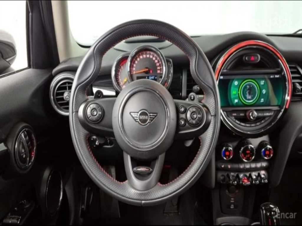 Mini Cooper — photo 11